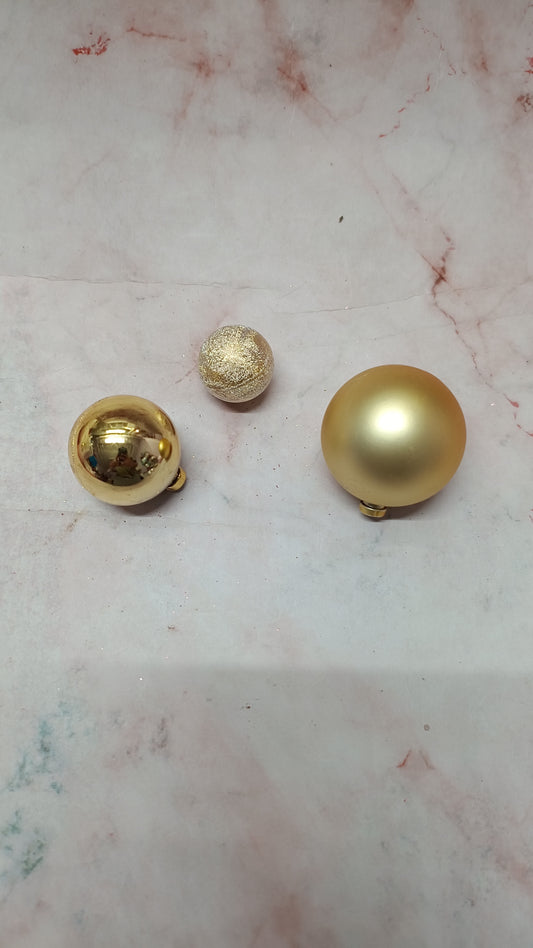 Golden Faux Ball ( 3 Pieces )