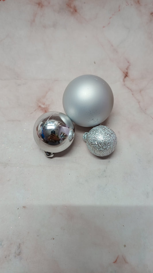 Silver Faux Ball ( 3 Pieces )