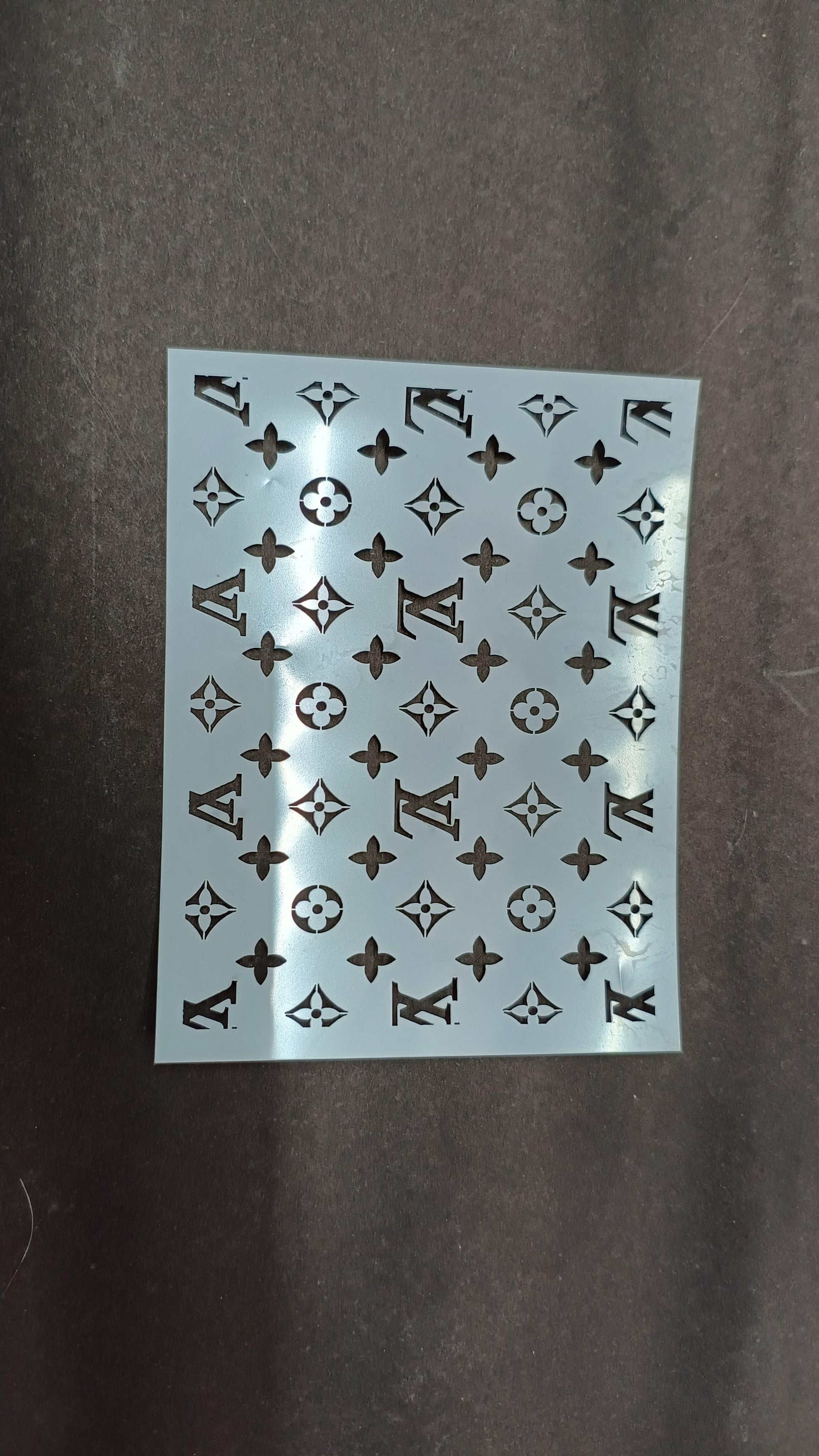 Louis Vuitton Stencil Small – The Cakelab Supplies